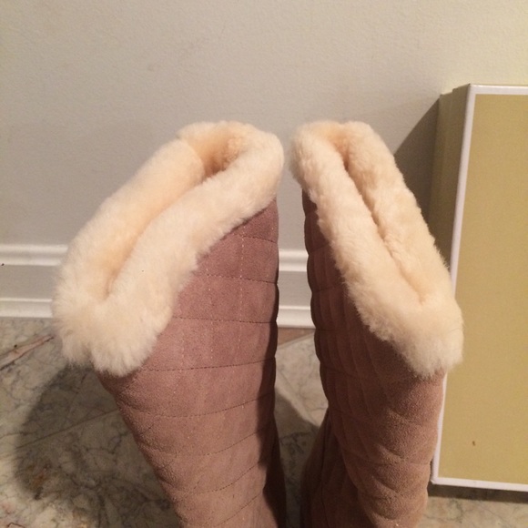 Sandy Quilted Suede Fur Cold Weather Boots - Picture 8 of 16